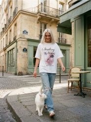 Bawełniana koszulka z nadrukiem kota - biały. Białe t-shirty damskie Sinsay, l, bez wzorów, z bawełny, bez kołnierzyka. Za 25.99 zł.