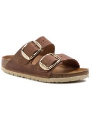 Birkenstock Klapki Arizona Big Buckle 1011073 Brązowy. Brązowe klapki damskie Birkenstock, bez wzorów, ze skóry, bez obcasa. Za 679.99 zł.