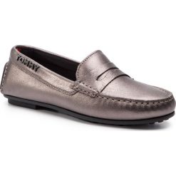 Mokasyny TOMMY HILFIGER - Studs Moccasin FW0FW03793 Black 990. Szare mokasyny damskie Tommy Hilfiger, bez wzorów, ze skóry, bez obcasa, na obcasie, bez zapięcia. W wyprzedaży za 319.00 zł.