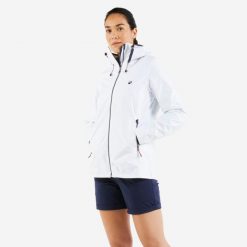 Kurtka żeglarska damska Tribord Sailing 100. Białe kurtki damskie TRIBORD, s, bez wzorów, z materiału, bez kaptura. Za 129.99 zł.
