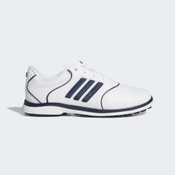 BUTY GOLFOWE BEZ KOLCÓW ALPHAFLEX ZOYSIA. Białe obuwie sportowe damskie Adidas, bez wzorów, z materiału, na golfa. Za 479.00 zł.