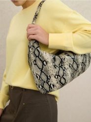 Torebka na ramię z wężowym motywem - wielobarwny. Torby na ramię damskie Sinsay, bez wzorów, bez dodatków. Za 49.99 zł.