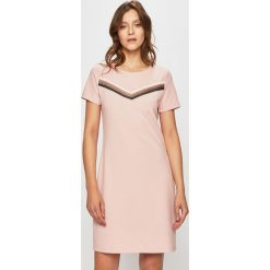 Haily's - Sukienka. Czerwone sukienki damskie Haily's, s, z aplikacjami, z dzianiny, casualowe, bez kołnierzyka, bez ramiączek. W wyprzedaży za 69.90 zł.