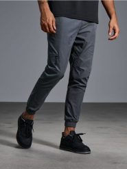 Spodnie jogger - szary. Szare spodnie materiałowe męskie Sinsay, l, bez wzorów, sportowe. W wyprzedaży za 33.99 zł.