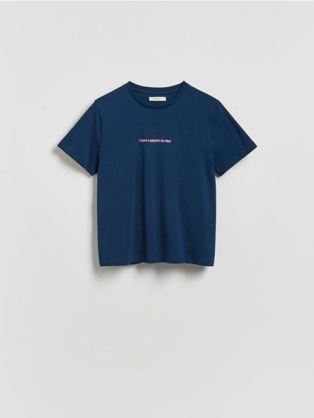 T-shirt z napisem - granatowy. Niebieskie t-shirty damskie Reserved, l, bez wzorów, z bawełny, bez kołnierzyka. W wyprzedaży za 25.99 zł.