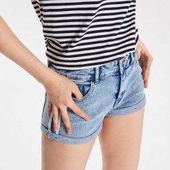 Jeansowe szorty z lamówką - Niebieski. Szorty damskie Cropp. W wyprzedaży za 59.99 zł.