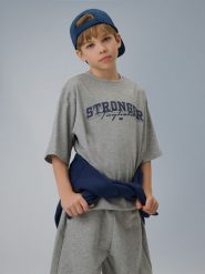 4F T-shirt loose z nadrukiem chłopięcy - szary 134/140 (8-10 lat). Szare t-shirty dla chłopców 4f, bez wzorów, z bawełny, bez ramiączek. Za 59.99 zł.