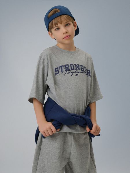 4F T-shirt loose z nadrukiem chłopięcy - szary 134/140 (8-10 lat). Szare t-shirty dla chłopców 4f, bez wzorów, z bawełny, bez ramiączek. Za 59.99 zł.