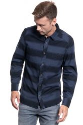 MĘSKA KOSZULA MATERIAŁOWA MUSTANG CLEMENS KC QUILTED 1008990 4085. Koszule męskie Mustang, m, bez wzorów, z materiału, bez kołnierzyka, bez ramiączek. W wyprzedaży za 49.99 zł.