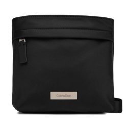 Saszetka Calvin Klein. Czarne saszetki męskie Calvin Klein, młodzieżowe, małe. Za 329.99 zł.