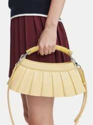 Lacoste Torebka NU5543DX Różowy. Czerwone torebki do ręki damskie Lacoste, bez wzorów, ze skóry, bez dodatków. Za 1,449.00 zł.