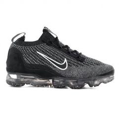Buty do chodzenia damskie Nike Air Vapormax 2021 FK GS. Czarne obuwie sportowe damskie Nike, bez wzorów, z materiału, do biegania. Za 650.75 zł.