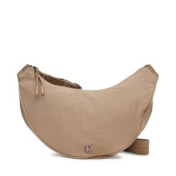 Torebka Calvin Klein Jeans. Brązowe torebki do ręki damskie Calvin Klein Jeans, bez wzorów, z jeansu, bez dodatków. Za 179.99 zł.