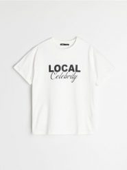 Bawełniana koszulka z krótkim rękawem i napisem - kremowy. Białe t-shirty damskie Sinsay, l, bez wzorów, z bawełny, bez kołnierzyka. Za 29.99 zł.