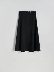 Spódnica midi z paskiem - czarny. Czarne spódnice damskie Reserved, l, bez wzorów, z dzianiny, midi, rozkloszowane. W wyprzedaży za 49.99 zł.