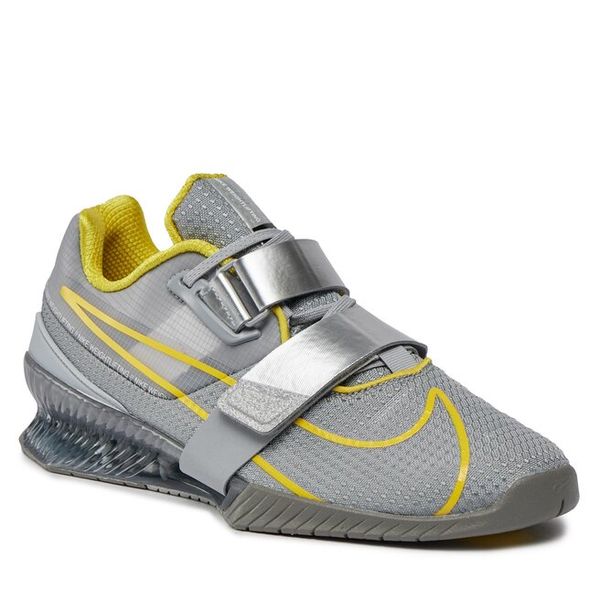 Buty na siłownię Nike. Szare buty sportowe męskie Nike, bez zapięcia, na fitness i siłownię. Za 569.99 zł.