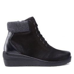 Trzewiki Go Soft. Czarne botki damskie GO SOFT, bez obcasa, na koturnie, bez zapięcia. Za 249.99 zł.