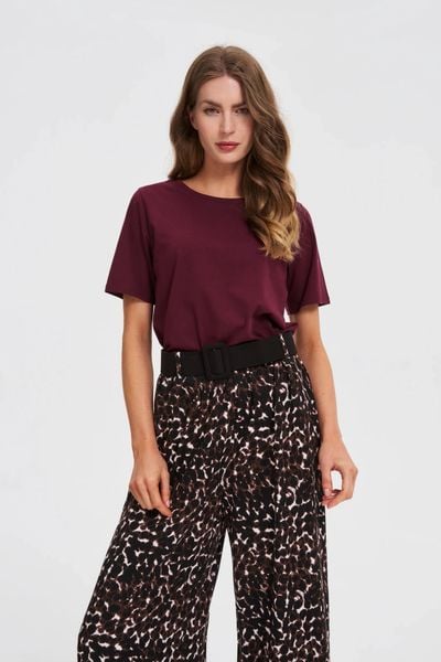 Gładki t-shirt burgunowy. T-shirty damskie MOODO, l, bez wzorów, z bawełny, bez kołnierzyka. Za 39.99 zł.