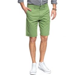 SPODENKI MĘSKIE WRANGLER CHINO SHORT JADE GREEN W14AKM33H. Zielone spodnie materiałowe męskie Wrangler, m, z aplikacjami. Za 134.99 zł.