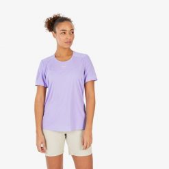 Koszulka turystyczna damska z krótkim rękawem Quechua MH500. Fioletowe t-shirty damskie QUECHUA, m, bez wzorów, z materiału, sportowe, bez kołnierzyka. Za 59.99 zł.
