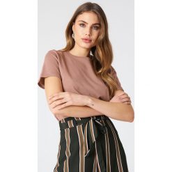 NA-KD Basic T-shirt basic - Pink,Nude. Różowe t-shirty damskie NA-KD Basic, z bawełny, z okrągłym kołnierzem. Za 52.95 zł.