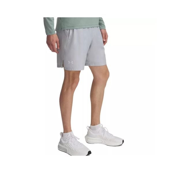 Szorty Under Armour Launch. Białe krótkie spodenki sportowe męskie Under Armour, bez wzorów, do biegania. Za 222.50 zł.