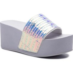 Klapki TOMMY HILFIGER - High Pool Slide Shiny Iridescent FW0FW04059 White 100. Klapki damskie marki Tommy Hilfiger. Za 269.00 zł.