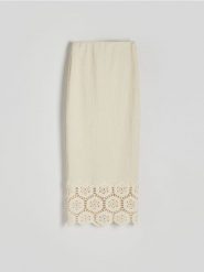 Dzianinowa spódnica maxi - kremowy. Białe spódnice damskie Reserved, l, bez wzorów, z bawełny, maxi, dopasowane. W wyprzedaży za 69.99 zł.