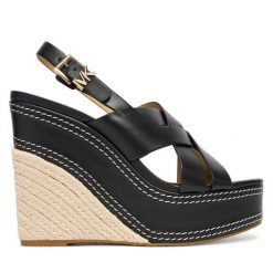 Sandały MICHAEL Michael Kors. Czarne kozaki damskie MICHAEL Michael Kors, bez obcasa, na koturnie. Za 739.99 zł.