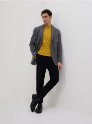 Sweter z wiskozą - musztardowy. Swetry przez głowę męskie Reserved, l, bez wzorów, z dzianiny, bez kołnierzyka. Za 119.99 zł.