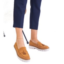Brązowe damskie mokasyny z ekozamszu z frędzlami. Brązowe mokasyny damskie ze skóry ekologicznej, eleganckie. Za 82.56 zł.