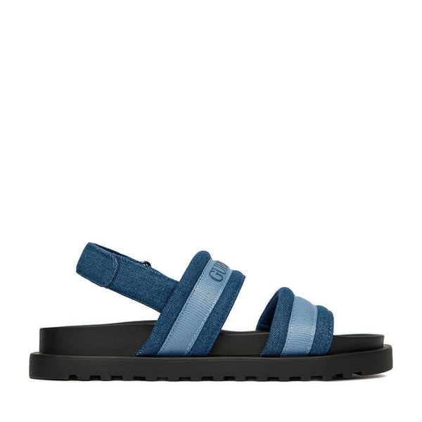 Sandały Guess Jeans. Niebieskie sandały damskie Guess Jeans, z aplikacjami, z jeansu, bez obcasa, na płaskiej podeszwie, bez zapięcia. Za 143.99 zł.