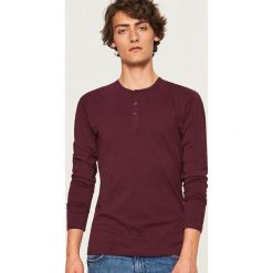 Longsleeve z zapięciem na dekolcie - Bordowy. Bluzki z długim rękawem męskie marki Marie Zélie. W wyprzedaży za 24.99 zł.