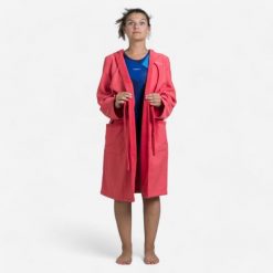 Szlafrok na basen damski Watko 500 Compact. Czerwone szlafroki damskie NABAIJI, xl, bez wzorów, z bawełny, bez ramiączek, bez kaptura. Za 119.99 zł.