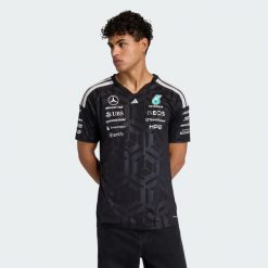 Koszulka Mercedes - Amg Petronas Formula 1 Team Driver. Czarne buty sportowe męskie Adidas, bez wzorów, bez kołnierzyka, bez ramiączek, na fitness i siłownię, climacool (adidas). Za 369.00 zł.