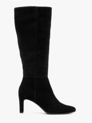 Czarne kozaki z szeroką cholewką. Czarne kozaki damskie Ryłko, ze skóry, bez obcasa, na szpilce. Za 629.99 zł.