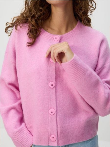 Kardigan z obniżoną linią ramion - fioletowy. Fioletowe kardigany damskie Reserved, l, bez wzorów, z dzianiny. W wyprzedaży za 79.99 zł.