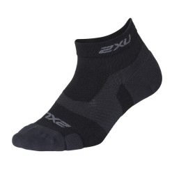 Skarpety sportowe 2XU Vectr Lght Cush 1/4 Crew. Czarne skarpety damskie 2XU, bez wzorów. Za 160.00 zł.