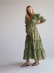Wzorzysta sukienka z bawełny - jasnozielony. Zielone sukienki damskie Reserved, l, bez wzorów, z bawełny, bez kołnierzyka, bez ramiączek, rozkloszowane. Za 279.99 zł.
