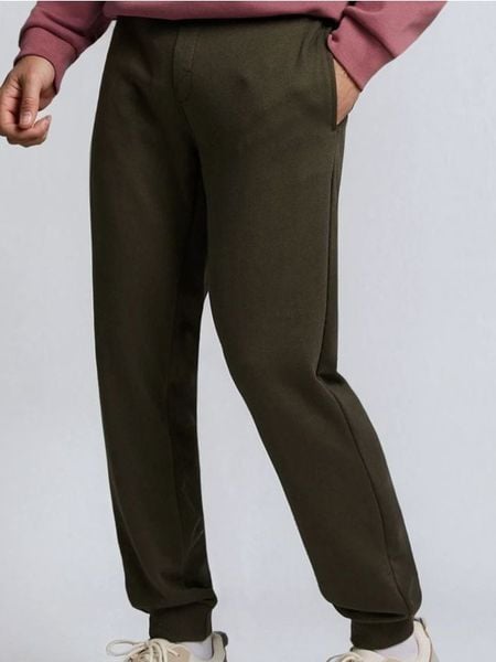 Spodnie jogger slim fit - zielony. Zielone spodnie materiałowe męskie Sinsay, l, bez wzorów. Za 29.99 zł.