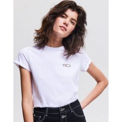 T-shirt z minimalistycznym nadrukiem - Biały. T-shirty damskie marki Reserved. Za 19.99 zł.