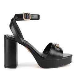 Sandały Nine West. Czarne sandały damskie Nine West, bez wzorów, bez obcasa, na słupku, bez zapięcia. Za 199.99 zł.