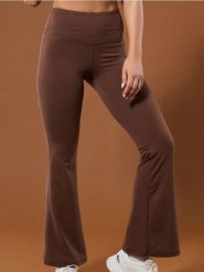 Rozszerzane spodnie sportowe z wysokim stanem - brązowy. Brązowe spodnie sportowe damskie Sinsay, l, bez wzorów. Za 39.99 zł.