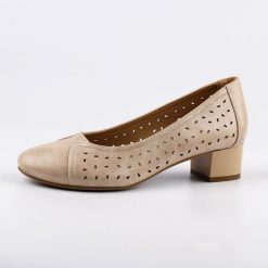 Beżowe czółenka damskie ażurowe na obcasie Potocki 12094. Brązowe czółenka damskie POTOCKI, w ażurowe wzory, ze skóry, biznesowe, z okrągłym noskiem, bez obcasa, na obcasie, bez zapięcia. Za 179.00 zł.