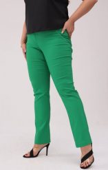 Zielone spodnie Nilda z prostą nogawką wysoki stan PLUS SIZE XXL. Zielone spodnie materiałowe damskie Nasi partnerzy, plus size, bez wzorów, z elastanu, z podwyższonym stanem. Za 159.90 zł.