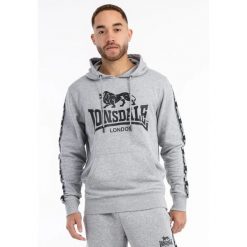 Bluza z kapturem o regularnym kroju Lonsdale Scousburgh. Czarne bluzy męskie Lonsdale, l, bez wzorów, z bawełny, z kapturem. Za 279.00 zł.