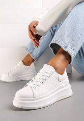 Białe Sneakersy na Grubej Podeszwie z Perforacją i Ozdobą Gumowym Misiem Aireth. Białe obuwie sportowe damskie Renee, z aplikacjami, z gumy. Za 99.99 zł.