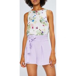 Answear - Szorty Violet Kiss. Szare szorty damskie ANSWEAR, z tkaniny, casualowe. W wyprzedaży za 79.90 zł.