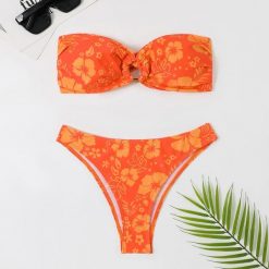 Dwuczęściowy strój kąpielowy bez ramiączek z elastycznego materiału na lato Brigitte. Bikini damskie Intica, na lato, m, bez wzorów. Za 149.00 zł.