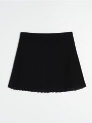 Swetrowa spódniczka mini z koronką - czarny. Czarne spódnice damskie Sinsay, l, bez wzorów, z koronki, mini. Za 39.99 zł.